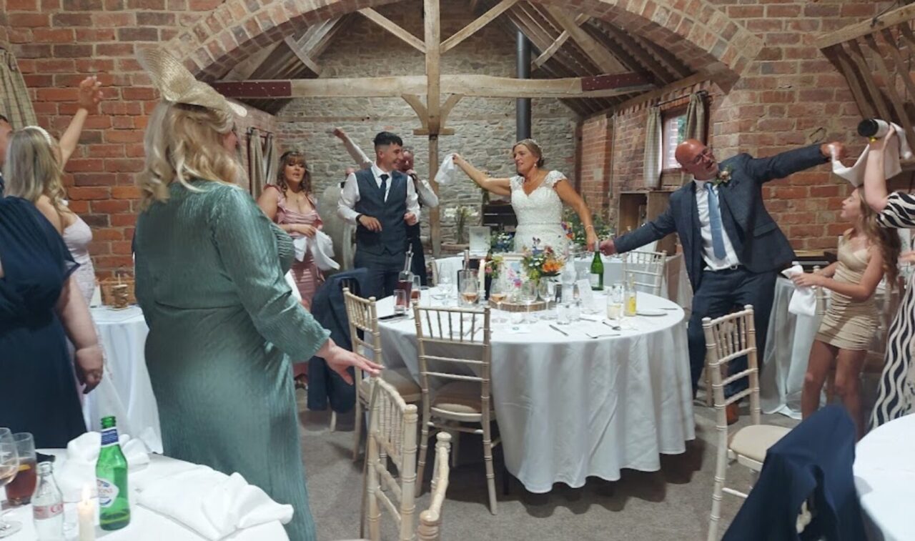 7 UNIQUE WEDDING ENTERTAINMENT IDEAS – make your Wedding Entertainment Amazing!